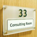 How Do You Choose the Right Acrylic Signage for Your Business?